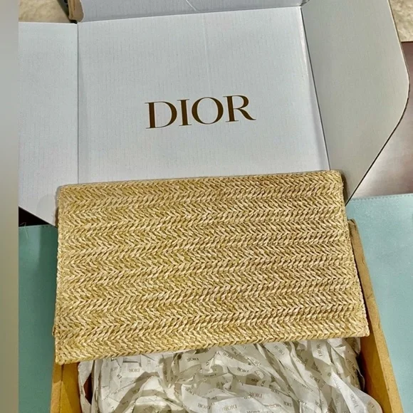 Christian Dior Raffia/Rattan Beauty Clutch Pouch Limited Edition 2023 - Picture 3 of 6